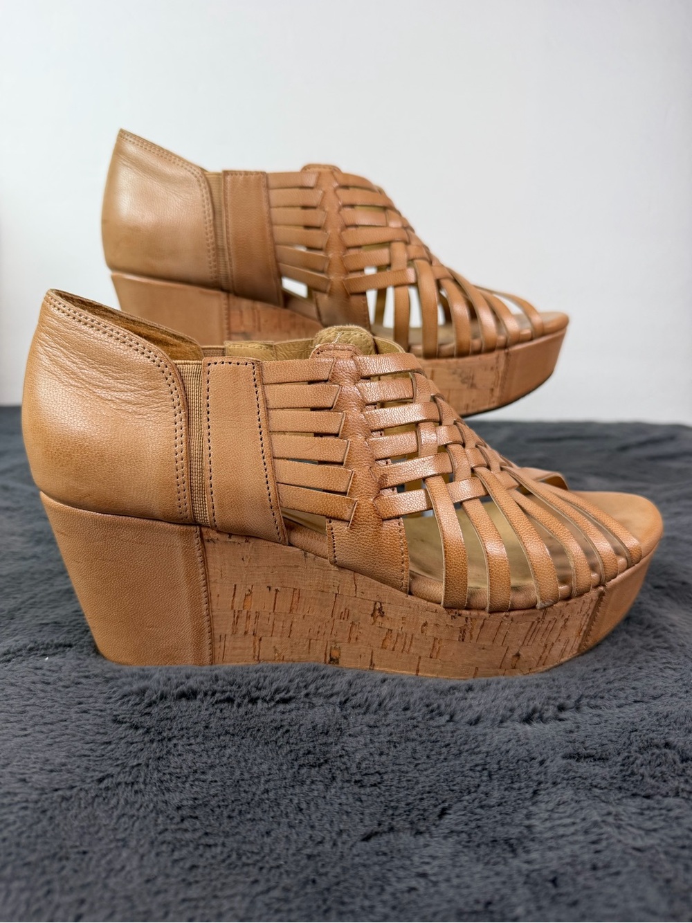 Chocolat Blu Women’s 7.5 Tan Leather Woven Cork Platform Wedge Sandals - Picture 2 of 12